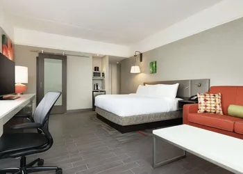 Hilton Garden Inn Calgary Downtown hotel thumbnail 6