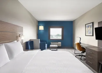 Holiday Inn Express & Suites Boynton Beach West by IHG hotel thumbnail 2