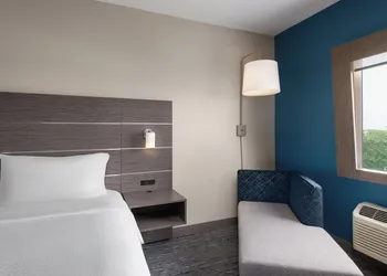 Holiday Inn Express & Suites Boynton Beach West by IHG hotel thumbnail 7