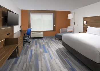 Holiday Inn Express & Suites Altoona by IHG hotel thumbnail 4