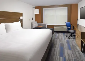 Holiday Inn Express & Suites Altoona by IHG hotel thumbnail 5