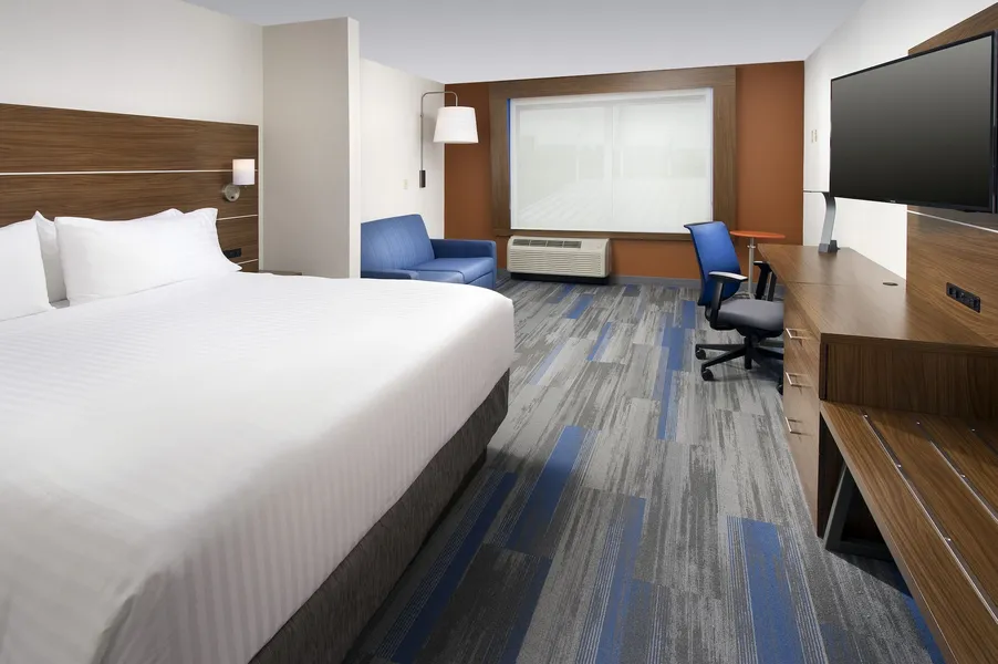 Holiday Inn Express & Suites Altoona by IHG hotel detail image 6