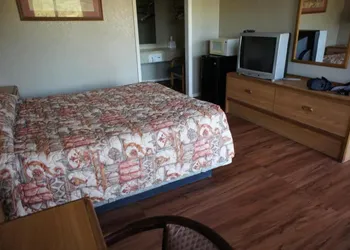 Executive Inn & Suites hotel thumbnail 5