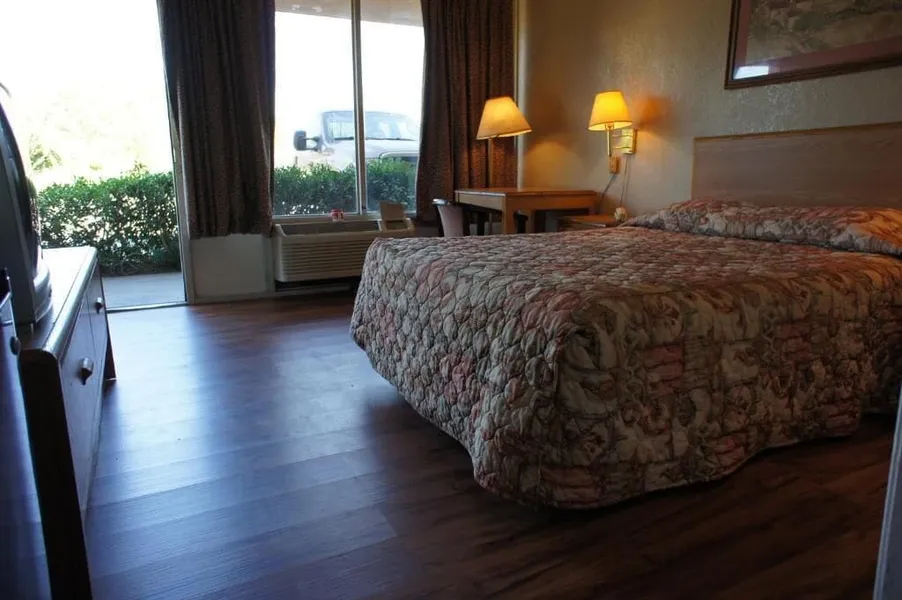 Executive Inn & Suites hotel detail image 6