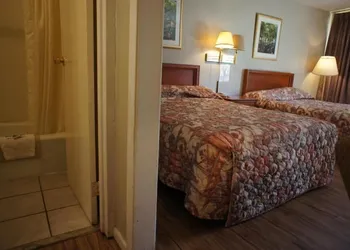 Executive Inn & Suites hotel thumbnail 7
