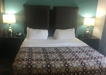 Days Inn by Wyndham Alva hotel thumbnail 3