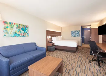 Holiday Inn Express & Suites Uniontown by IHG hotel thumbnail 4