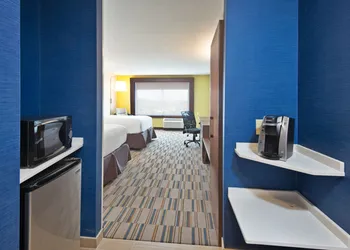 Holiday Inn Express & Suites Uniontown by IHG hotel thumbnail 8