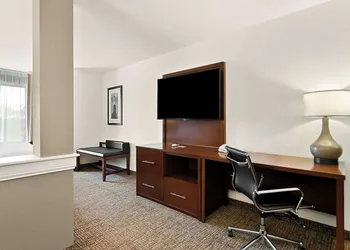 Comfort Suites Rensselaer near Fair Oaks hotel thumbnail 7
