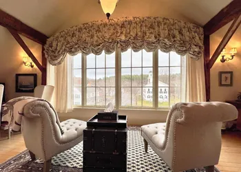 Four Columns Inn hotel thumbnail 5