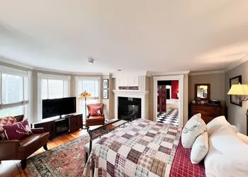 Four Columns Inn hotel thumbnail 6