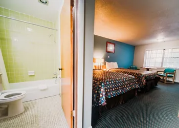 Economy Inn hotel thumbnail 6
