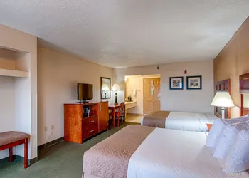 Park Tower Inn hotel thumbnail 3