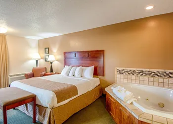 Park Tower Inn hotel thumbnail 5