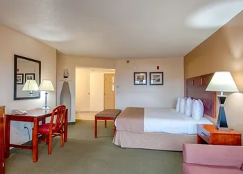 Park Tower Inn hotel thumbnail 8