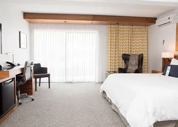 Qualicum Beach Inn hotel thumbnail 8