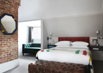 The George hotel thumbnail 6