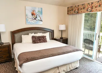 Bluebird Inn hotel thumbnail 4