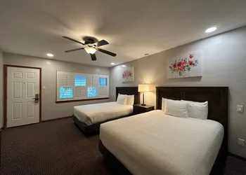 Bluebird Inn hotel thumbnail 5