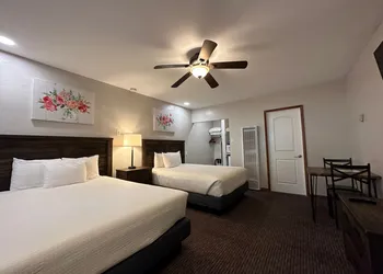 Bluebird Inn hotel thumbnail 6