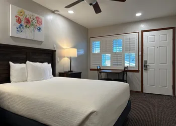 Bluebird Inn hotel thumbnail 8