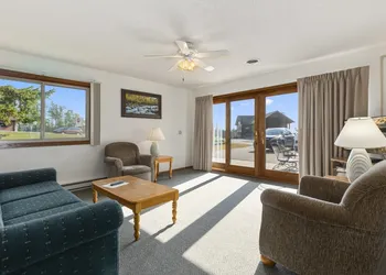 Pelican Lakes Motel hotel thumbnail 2