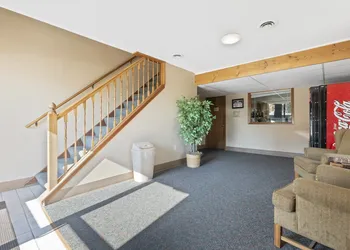 Pelican Lakes Motel hotel thumbnail 4