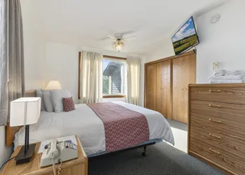 Pelican Lakes Motel hotel thumbnail 5