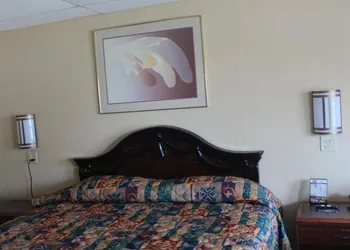 Express Inn hotel thumbnail 5