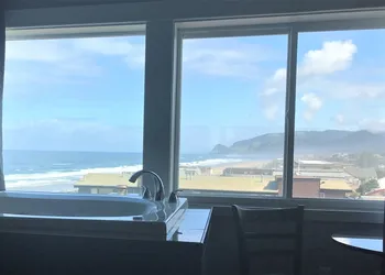 Starfish Manor Oceanfront Hotel hotel thumbnail 8