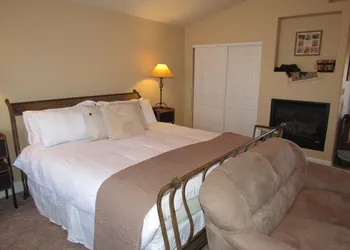 Castle Creek B&B hotel thumbnail 8
