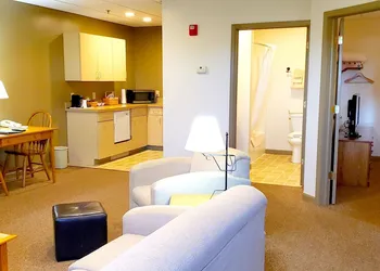 Lodging on the Square hotel thumbnail 8