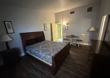 Budget Inn hotel thumbnail 3