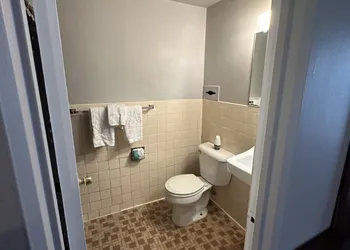 Budget Inn hotel thumbnail 7