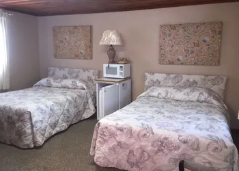 Captain's Cove Motel hotel thumbnail 2