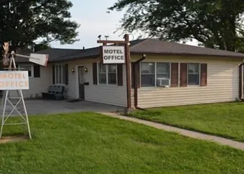 Edgetowner Motel hotel thumbnail 2