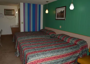 Edgetowner Motel hotel thumbnail 4