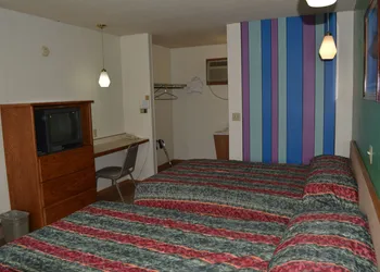Edgetowner Motel hotel thumbnail 5