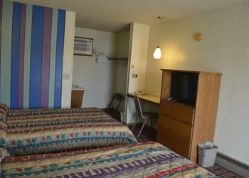 Edgetowner Motel hotel thumbnail 6