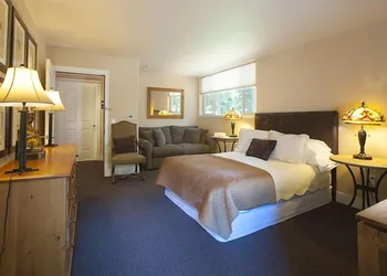 Harmony Ridge Lodge hotel thumbnail 5