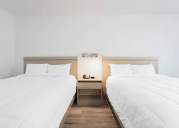 Travelodge by Wyndham Elkhart hotel thumbnail 8