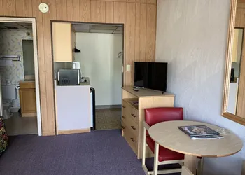 MacThrift Motor Inn hotel thumbnail 7