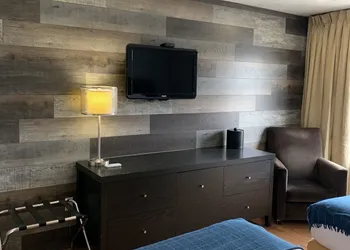 Auberge Shores Inn & Hotel hotel thumbnail 3