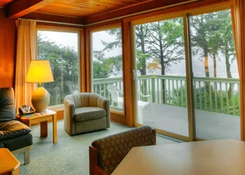Ocean Crest Resort hotel thumbnail 6