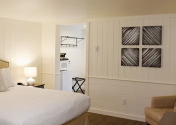 Sandwich Inn and Suites hotel thumbnail 4