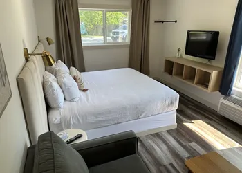 Lakeside Villa & Nordic Spa hotel thumbnail 5
