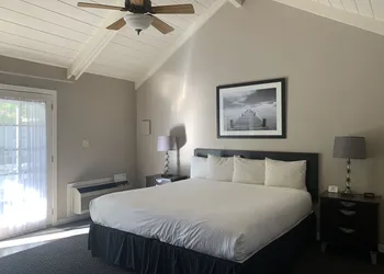 Golden Haven Hot Springs hotel thumbnail 8