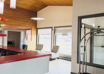 Ramada by Wyndham Dawson Creek hotel thumbnail 3