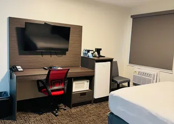 Ramada by Wyndham Dawson Creek hotel thumbnail 4