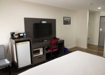 Ramada by Wyndham Dawson Creek hotel thumbnail 5